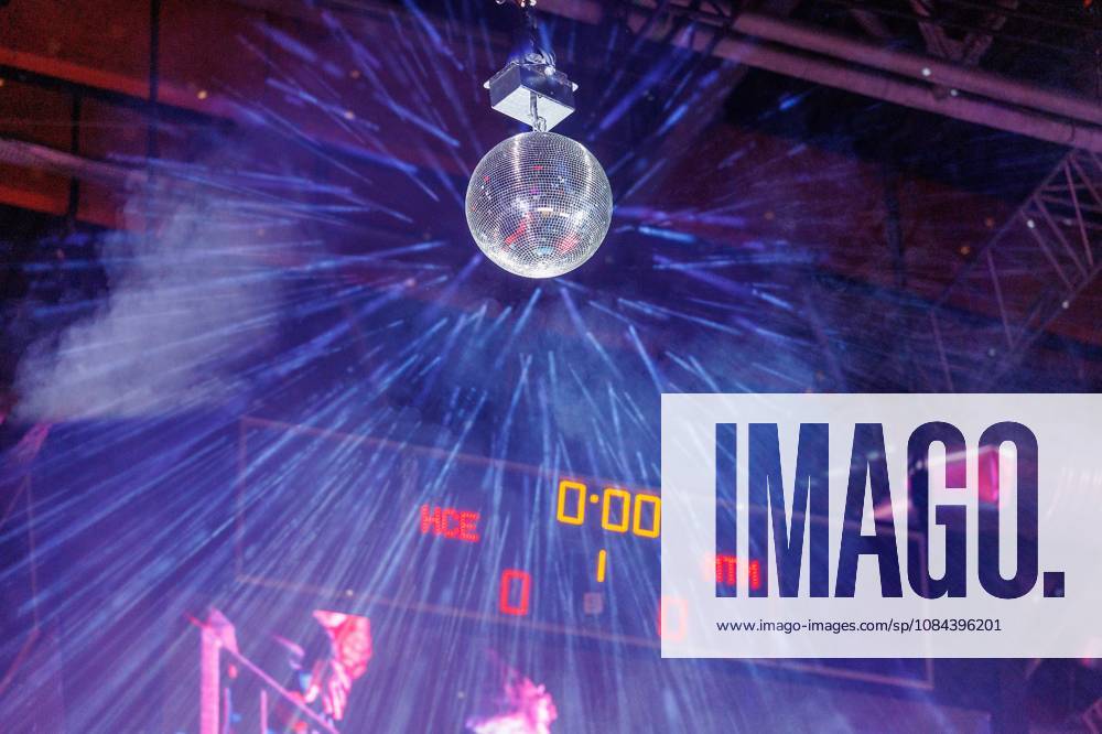 Handball 1st Bundesliga OPEL HBL 2026–2027 Season, Matchday 8: HC Erlangen (Nuremberg Metropolitan Region) vs. HCE MT Melsungen Women s Team Disco ball before the game begins