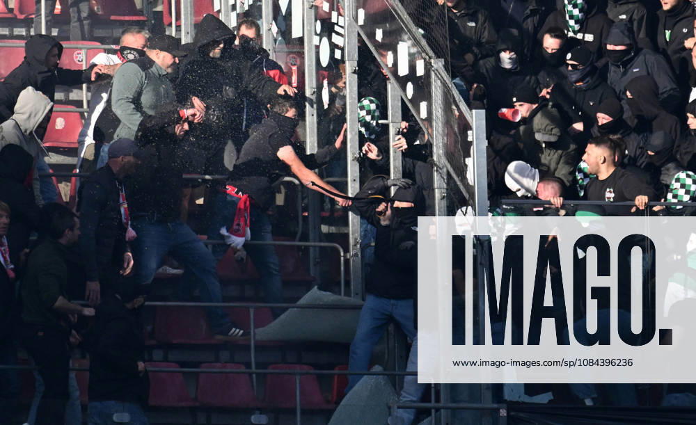 Soccer, Bundesliga 1, 1. FC Köln vs. Borussia Mönchengladbach: Ultras and hooligans from 1. FC Köln (on the left) and Mönchengladbach clash in the North Stand, Cologne