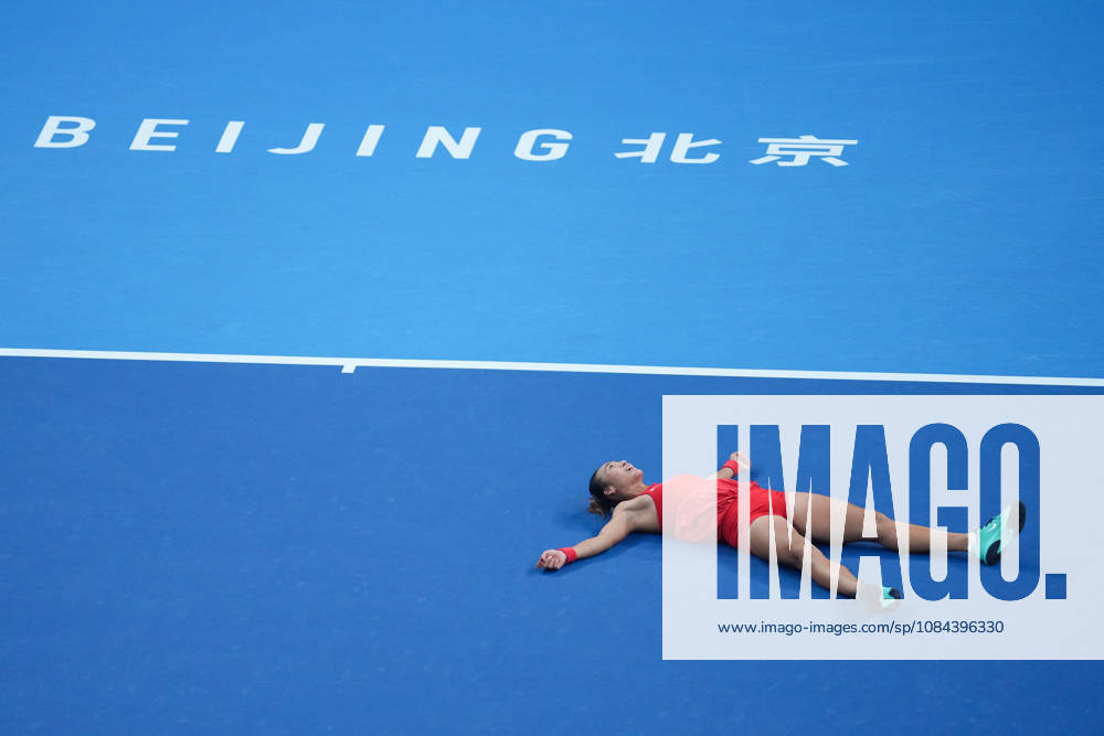 (261011) -- BEIJING, Oct. 11, 2026 -- Zheng Qinwen celebrates victory after the women s singles final between Zheng Qinwen of China and Mirra Andreeva of Russia at 2026 China Open tennis tournament in Beijing, China, Oct. 11, 2026. ) (SP)CHINA-BEIJING-TENNIS-CHINA OPEN-WOMEN S SINGLES-FINAL (CN) JuxHuanzong
