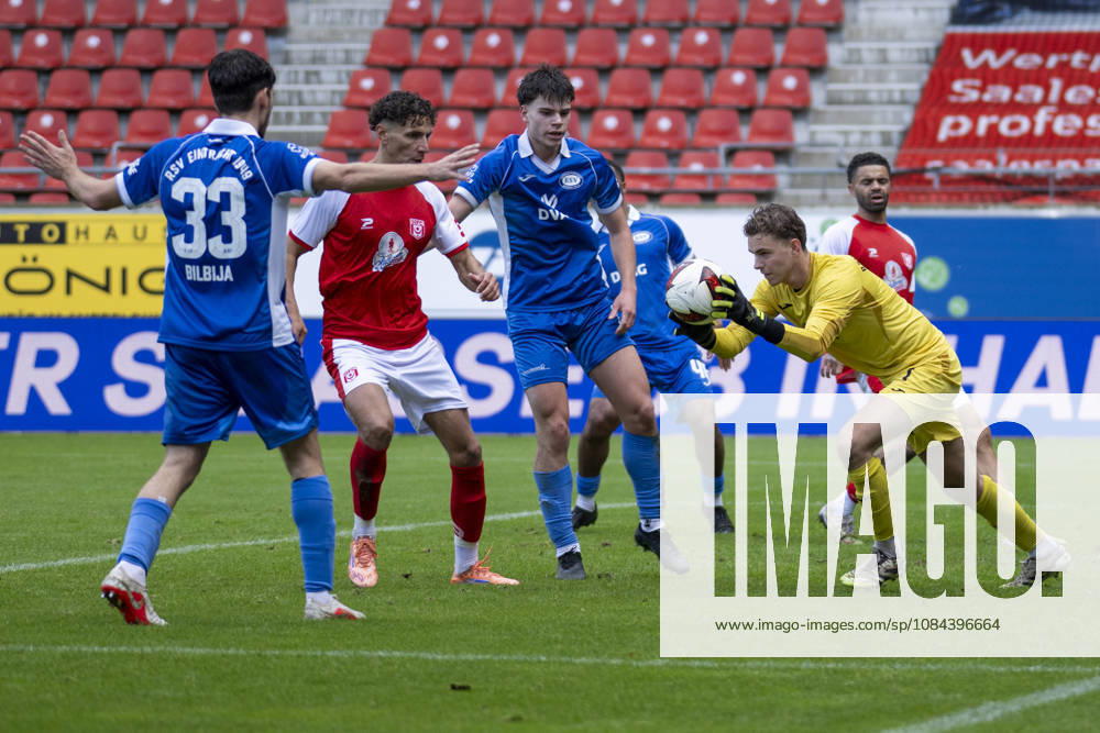 Regionalliga Northeast Season 26-27: Hallescher FC vs. RSV Eintracht 1949 e.V., Halle, Germany, October 11, 2026. Pictured, from left: Aleksandar Bilbija (RSV), Soufian Benyamina (Halle), Kajetan Herrmann (RSV), and goalkeeper Linus Löffler (RSV) at the Halle Saale Leuna Chemie Stadium in Saxony-Anhalt, Germany