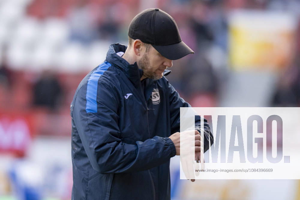 Regionalliga Northeast, Season 26-27: Hallescher FC vs. RSV Eintracht 1949 e.V., Halle, Germany, October 11, 2026. Pictured: Coach Thomas Franke of RSV in action; single frame; Halle Saale Leuna Chemie Stadium, Saxony-Anhalt, Germany