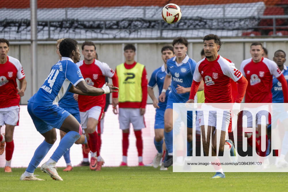 Regionalliga Northeast, Season 26-27: Hallescher FC vs. RSV Eintracht 1949 e.V., Halle, Germany, October 11, 2026. Pictured, from left: Eliakim Kukanda (RSV) and Osman Atilgan (Halle). Halle-Saale-Leuna Chemie Stadium, Saxony-Anhalt, Germany