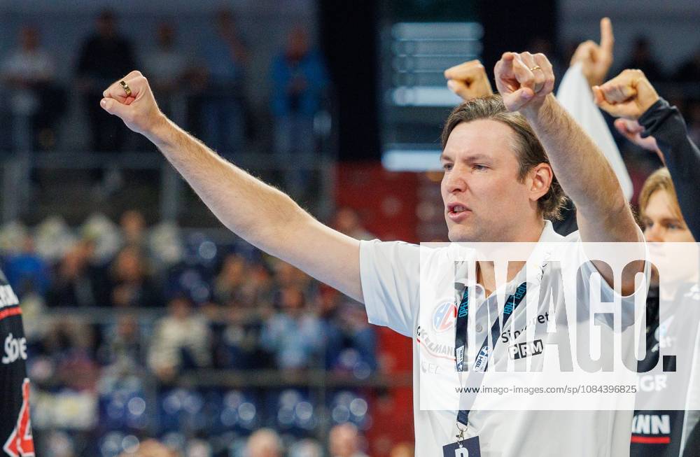 Handball 1st Bundesliga OPEL HBL 2026–2027 Season, Matchday 8: HC Erlangen (Nuremberg Metropolitan Region) vs. HCE MT Melsungen (Women s Team) Johannes Sellin, Coach of HC Erlangen, HCE, clenches his fists