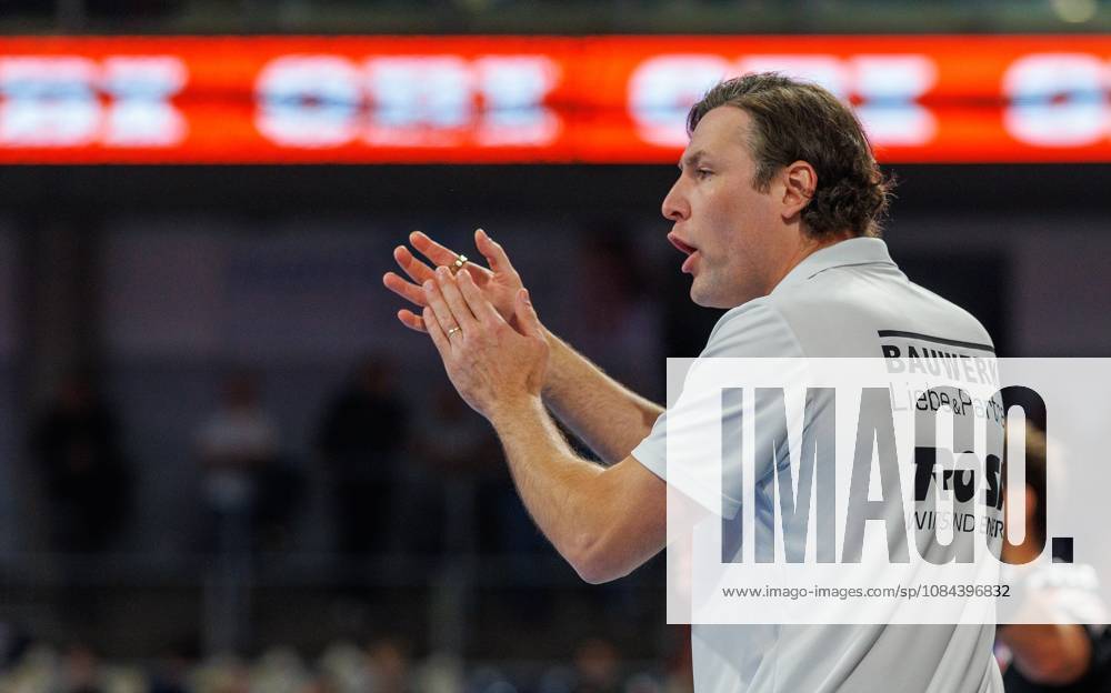 Handball 1st Bundesliga OPEL HBL 2026–2027 Season, Matchday 8: HC Erlangen (Nuremberg Metropolitan Region) vs. HCE MT Melsungen (Women s Team) Johannes Sellin, coach of HC Erlangen (HCE), applauds and claps his hands