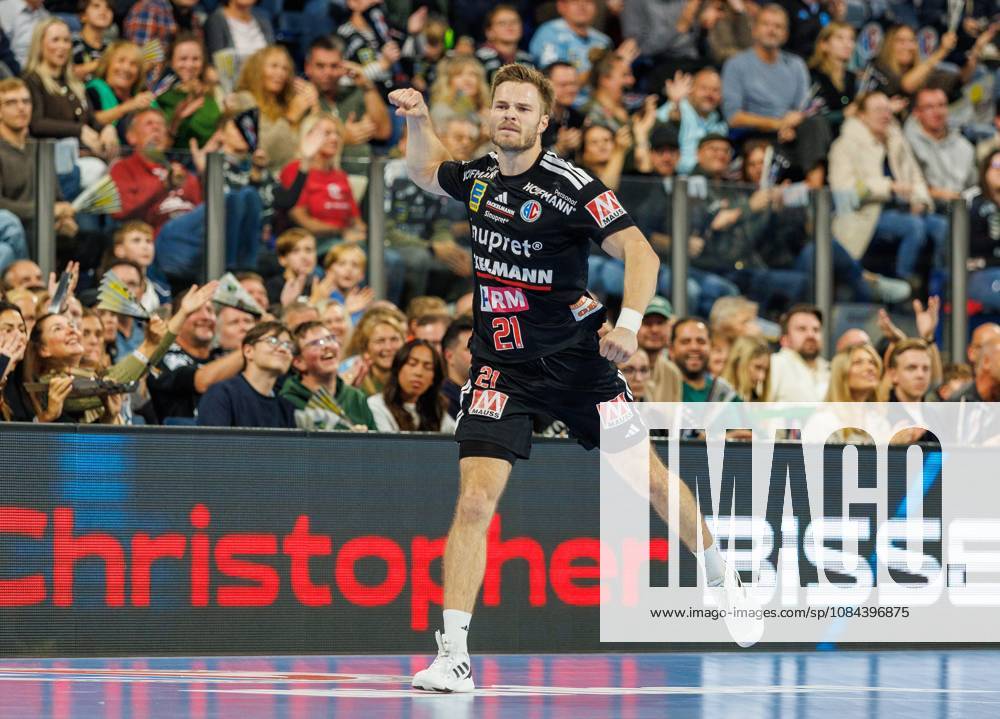 Handball 1st Bundesliga OPEL HBL 2026–2027 Season Matchday 8 HC Erlangen Nuremberg Metropolitan Region HCE MT Melsungen Women s Team Celebration Joy Christopher Bissel 21, HC Erlangen HCE clenches fist fists