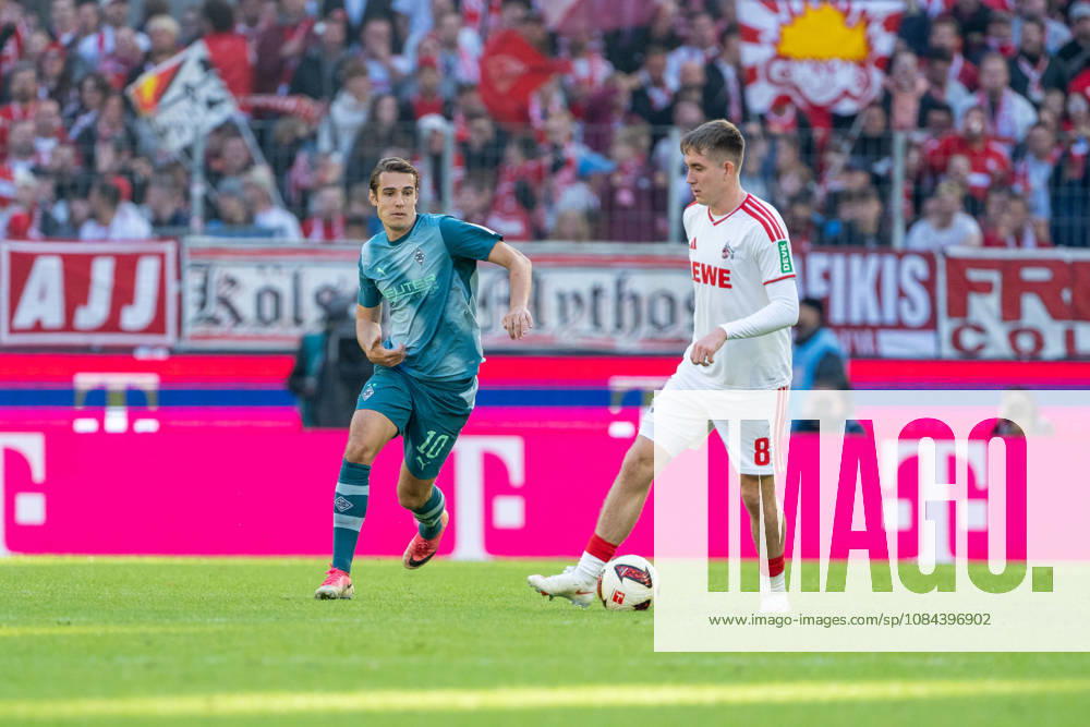 Florian Neuhaus, Borussia Mönchengladbach, 10, runs past Isak Johannesson, 1. FC Köln, 08, in the match between 1. FC Köln and Borussia Mönchengladbach, soccer, Bundesliga, Matchday 5, 2026–27 season, October 12, 2026. DFL regulations prohibit any use of photographs as image sequences and or quasi-video, 1. FC Köln vs. Borussia Mönchengladbach, Soccer, Bundesliga, Matchday 5, 2026–27 Season, October 12, 2026, Cologne