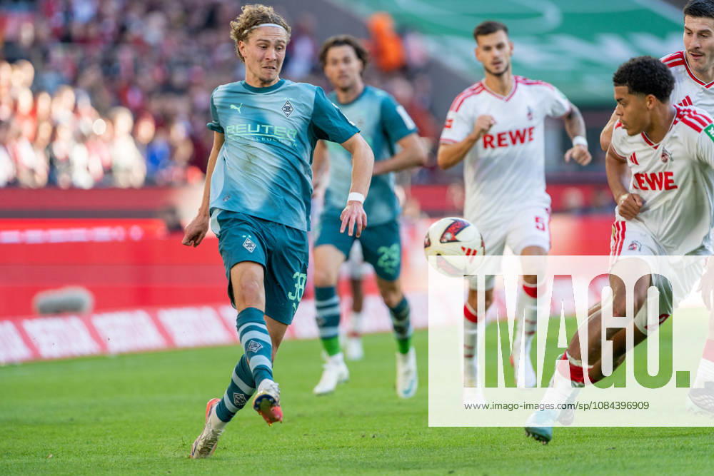 Hugo Bolin of Borussia Mönchengladbach, 38, with a pass to Jahmai Simpson Pusey of 1. FC Köln, 22; 1. FC Köln vs. Borussia Mönchengladbach, soccer, Bundesliga, Matchday 5, 2026–27 season, October 12, 2026. DFL regulations prohibit any use of photographs as image sequences and or quasi-video, 1. FC Köln vs. Borussia Mönchengladbach, soccer, Bundesliga, Matchday 5, 2026–27 season, October 12, 2026, Cologne
