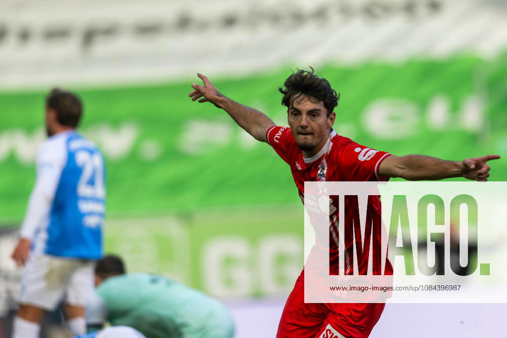 Chemnitz, 111026, Soccer: Northeast Regional League, Chemnitzer FC vs. FC Rot-Weiß Erfurt. Pictured: Dustin Forkel of Erfurt scoring the goal that tied the game at 1–1.