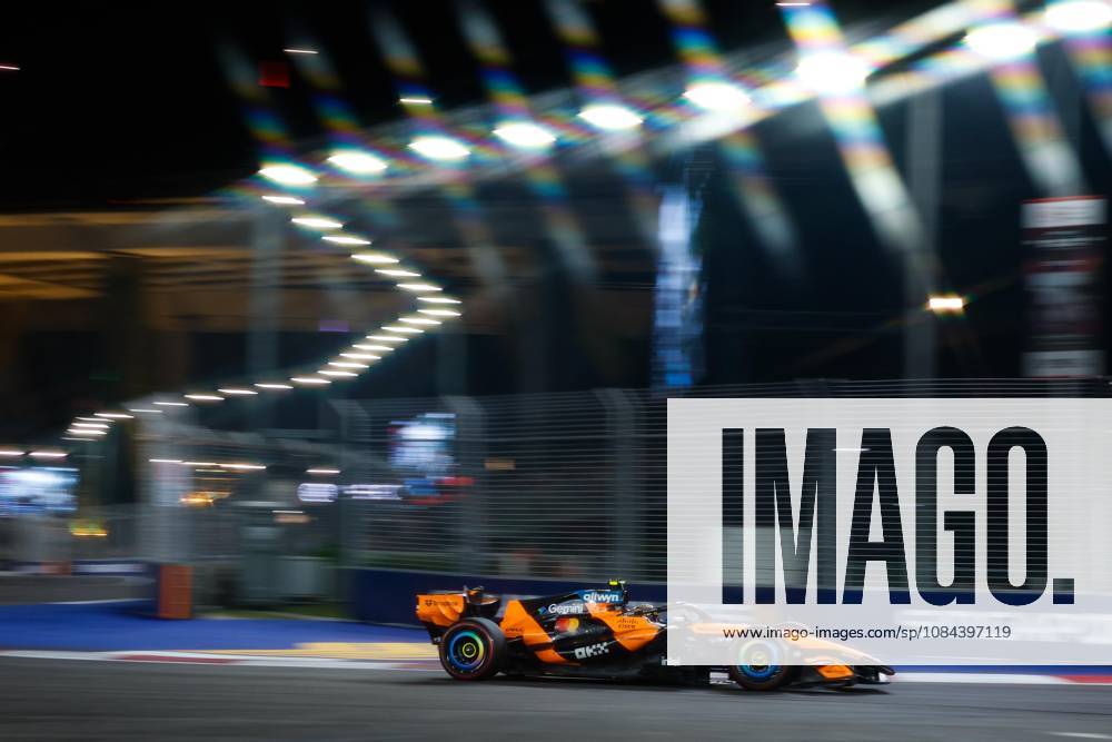 01 NORRIS Lando (GBR), McLaren F1 Team MCL40, in action at the 2026 Singapore Grand Prix, Singapore 2026 81 PIASTRI Oscar (AUS), McLaren F1 Team MCL40, in action 01 NORRIS Lando (GBR), McLaren F1 Team MCL40, action Singapore 2026 Singapore
