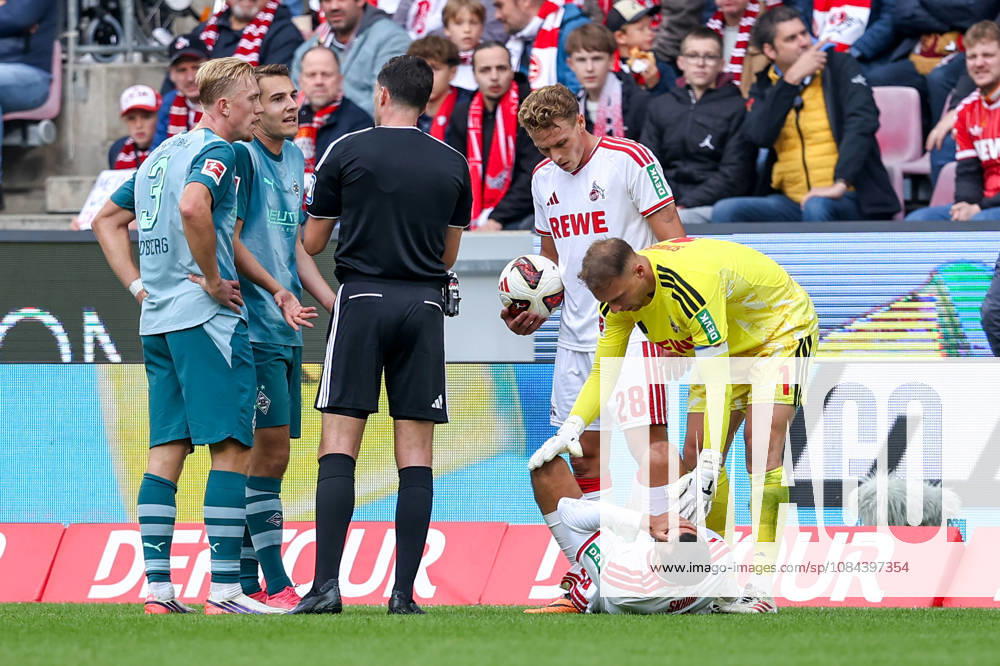 Soccer, Bundesliga, 1. FC Köln vs. Borussia Mönchengladbach, RheinEnergieSTADION, Matchday 5, 2026–2027 Season: Marvin Schwaebe (1 FC Köln) scores 1 goal; Ellyes Skhiri (1 FC Köln) scores 6 goals after an injury that left him holding his face. DFB regulations prohibit any use of photographs as image sequences and or quasi-video. Photo: WilkowskixPressefotoKochx North Rhine-Westphalia, Germany