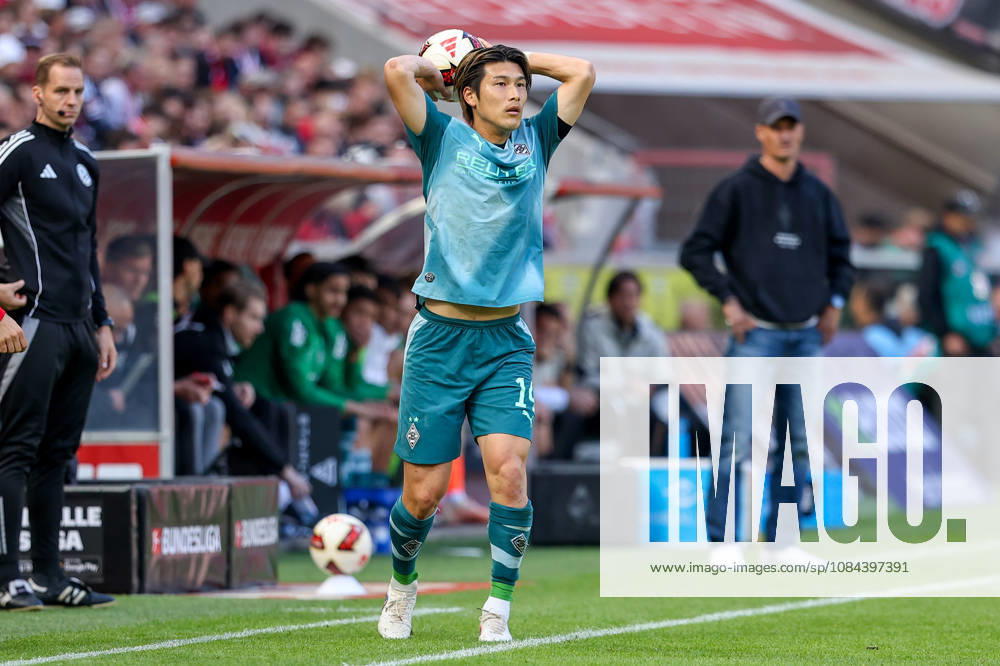 Soccer, Bundesliga, 1. FC Köln vs. Borussia Mönchengladbach, RheinEnergieSTADION, Matchday 5, 2026–2027 Season, Daiki Hashioka of Borussia Mönchengladbach, No. 14, during a throw-in. DFB regulations prohibit any use of photographs as image sequences and or quasi-video. Photo: WilkowskixPressefotoKochx, North Rhine-Westphalia, Germany