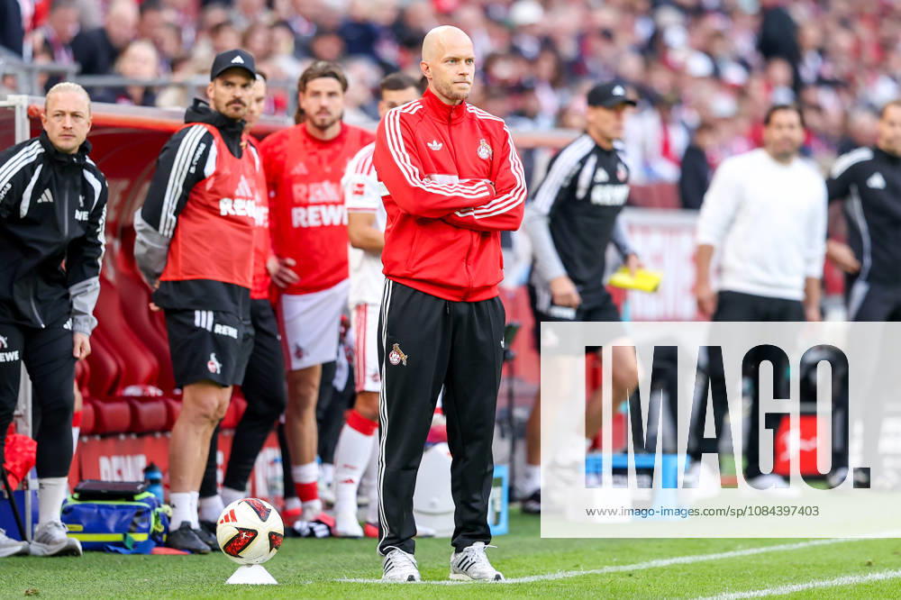 Soccer, Bundesliga, 1. FC Köln vs. Borussia Mönchengladbach, RheinEnergieSTADION, Matchday 5, 2026–2027 season. Rene Wagner, 1. FC Köln coach, stands on the sideline with his arms crossed. DFB regulations prohibit any use of photographs as image sequences and or quasi-video. Photo: WilkowskixPressefotoKochx, North Rhine-Westphalia, Germany