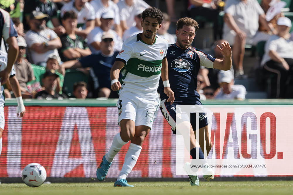 Elche CF v RC Celta de Vigo - LaLiga EA Sports ELCHE, SPAIN - OCTOBER 11: Roy Revivo of Elche CF competes for the ball with Javi Rueda of Celta de Vigo during to the LaLiga 2026 27 EA Sports match between Elche CF and RC Celta de Vigo at Manuel Martinez Valero Stadium on October 11, 2026, in Elche, Spain. (Photo by Francisco Macia Photo Players Images Magara Press) Elche Martinez Valero Stadium Spain