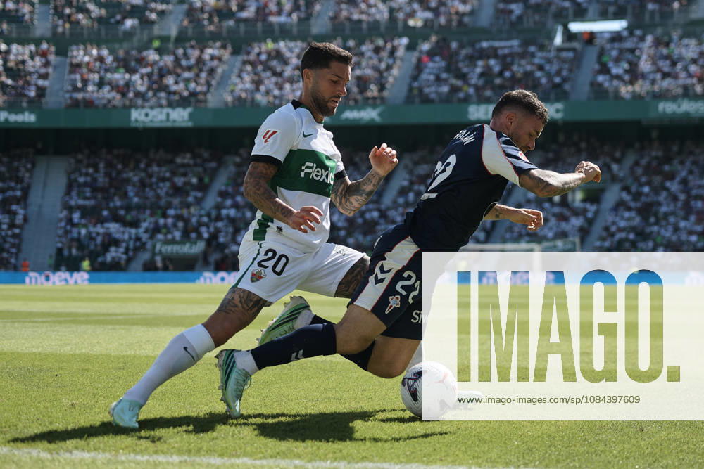 Elche CF v RC Celta de Vigo - LaLiga EA Sports ELCHE, SPAIN - OCTOBER 11: Javi Galan of Celta de Vigo competes for the ball with Tete Morente of Elche CF during to the LaLiga 2026 27 EA Sports match between Elche CF and RC Celta de Vigo at Manuel Martinez Valero Stadium on October 11, 2026, in Elche, Spain. (Photo by Francisco Macia Photo Players Images Magara Press) Elche Martinez Valero Stadium Spain
