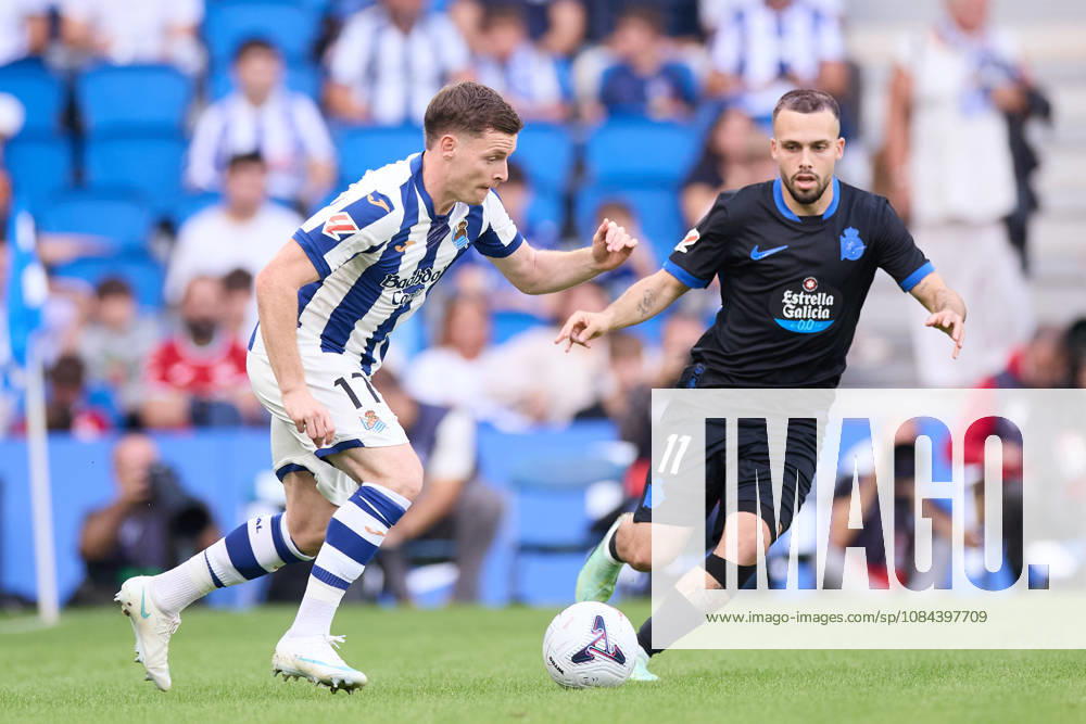 Sergio Gomez of Real Sociedad competes for the ball with David Mella of RC Deportivo de A Coruna during the LaLiga EA Sports match between Real Sociedad and RC Deportivo de A Coruna at Anoeta on October 11, 2026, in San Sebastian, Spain. Real Sociedad V RC Deportivo De La Coruna - La Liga EA Sports - ZUMAa181 20261011_zaa_a181_124