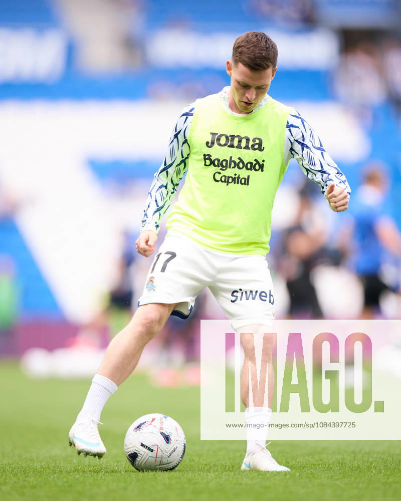 Sergio Gomez of Real Sociedad warms up prior to the LaLiga EA Sports match between Real Sociedad and RC Deportivo de A Coruna at Anoeta on October 11, 2026, in San Sebastian, Spain. Real Sociedad V RC Deportivo De La Coruna - La Liga EA Sports - ZUMAa181 20261011_zaa_a181_126