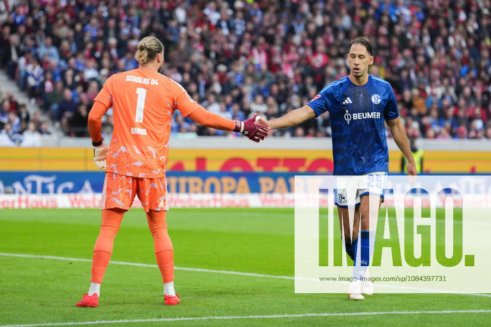 Bundesliga Matchday 1: SC Freiburg vs. FC Schalke 04, October 11, 2026—Loris Karius (FC Schalke 04) and Nikola Katic FC Schalke 04, 25 players high-fiving each other, 1 Bundesliga SC Freiburg vs. FC Schalke 04, Europa-Park Stadium, October 11, 2026 DFB DFL REGULATIONS PROHIBIT ANY USE OF PHOTOGRAPHS AS IMAGE SEQUENCES AND OR QUASI-VIDEO u009D