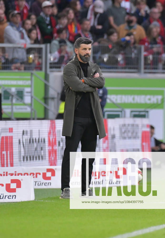 Soccer, Bundesliga 1, SC Freiburg vs. FC Schalke 04, Coach MIRON MUSLIC, FC Schalke 04. DFL and DFB regulations prohibit any use of photographs as image sequences and or quasi-video. Freiburg