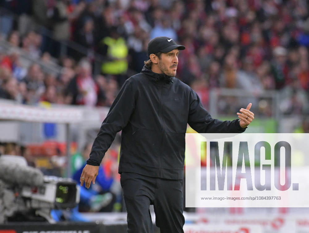 Soccer, Bundesliga 1, SC Freiburg vs. FC Schalke 04, Coach Julian Schuster, SC Freiburg. DFL and DFB regulations prohibit any use of photographs as image sequences and or quasi-video. Freiburg