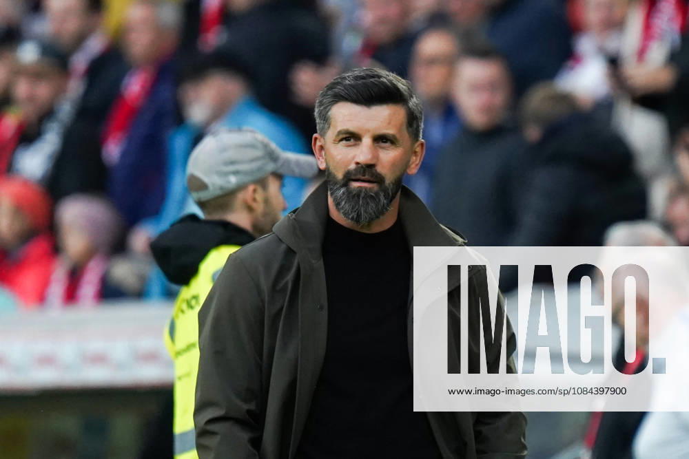 1 Bundesliga: SC Freiburg vs. FC Schalke 04, October 11, 2026; Miron Muslic, FC Schalke 04 Coach; 1 Bundesliga: SC Freiburg vs. FC Schalke 04, Europa-Park Stadium, October 11, 2026 DFB and DFL regulations prohibit any use of photographs as image sequences and or quasi-video.