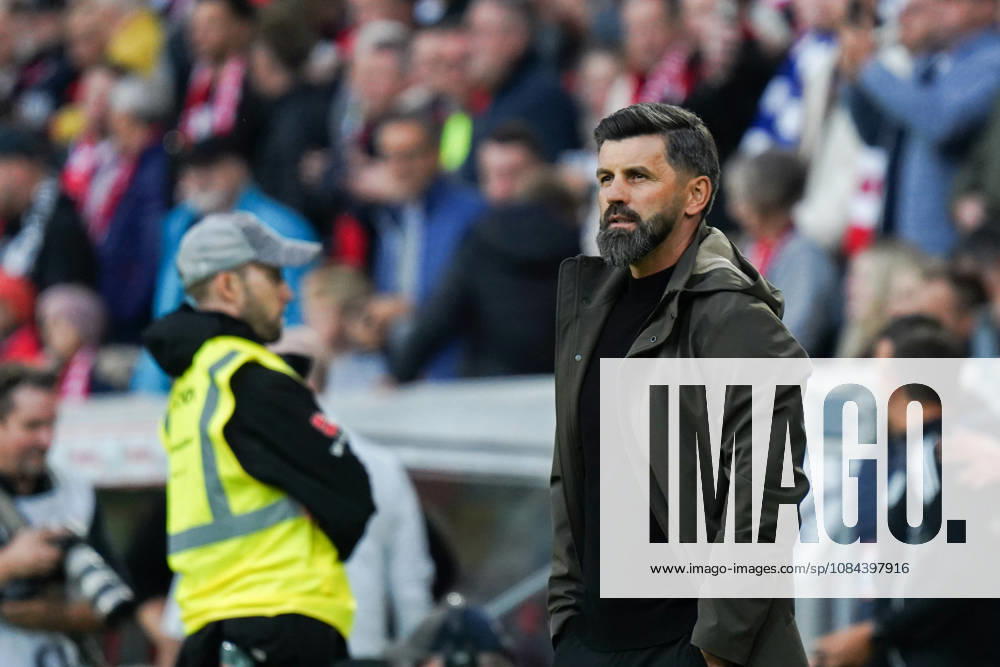 1 Bundesliga: SC Freiburg vs. FC Schalke 04, October 11, 2026; Miron Muslic, FC Schalke 04, Coach; 1 Bundesliga: SC Freiburg vs. FC Schalke 04, Europa-Park Stadium, October 11, 2026 DFB and DFL regulations prohibit any use of photographs as image sequences and or quasi-video.