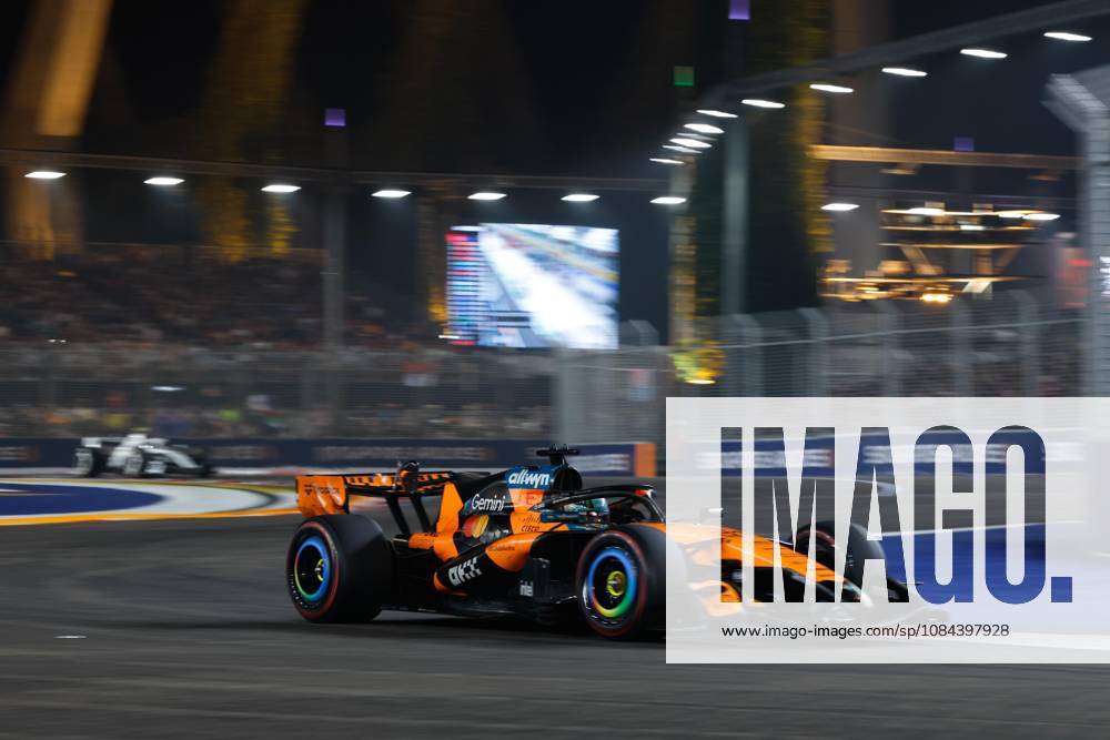 81 PIASTRI Oscar, McLaren F1 Team MCL40, in action at the 2026 Singapore Grand Prix 2026 Singapore Grand Prix 81 PIASTRI Oscar, McLaren F1 Team MCL40, in action 01 NORRIS Lando (GBR), McLaren F1 Team MCL40, action Singapore 2026 Singapore