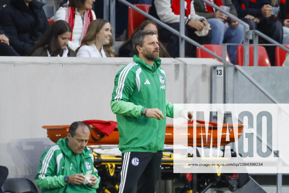 Miron Muslic, FC Schalke, Coach, Facial Expressions, Emotion, Germany, Soccer, Bundesliga 1, Matchday 5, 2026–2027, SC Freiburg vs. FC Schalke 04, October 11, 2026, Freiburg im Breisgau, Europa-Park Stadium, Germany