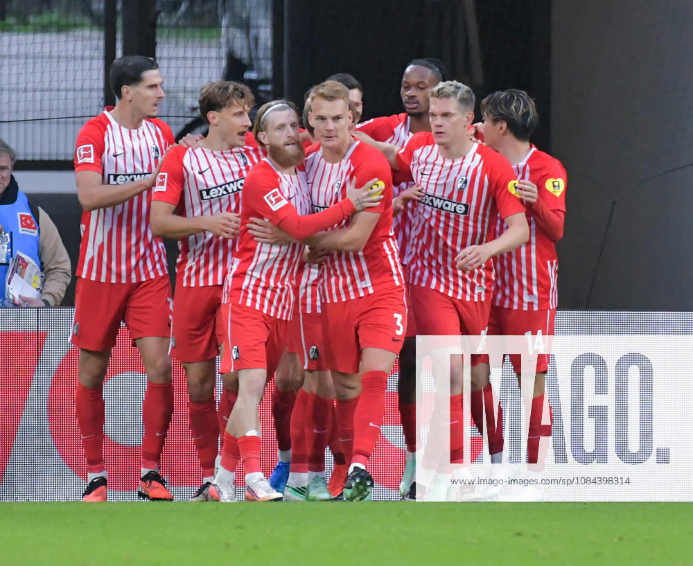 Soccer, Bundesliga 1, SC Freiburg vs. FC Schalke 04, Maximilian Eggestein (SC Freiburg), Goal scored, Goal making it 1–0, celebrating the goal, goal celebration, celebration, to celebrate, celebrating, Freiburg