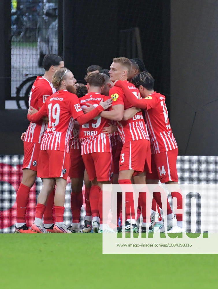 Soccer, Bundesliga 1, SC Freiburg vs. FC Schalke 04, Maximilian Eggestein (SC Freiburg), Goal scored, Goal making it 1–0, celebrating the goal, goal celebration, celebration, to celebrate, celebrating, Freiburg