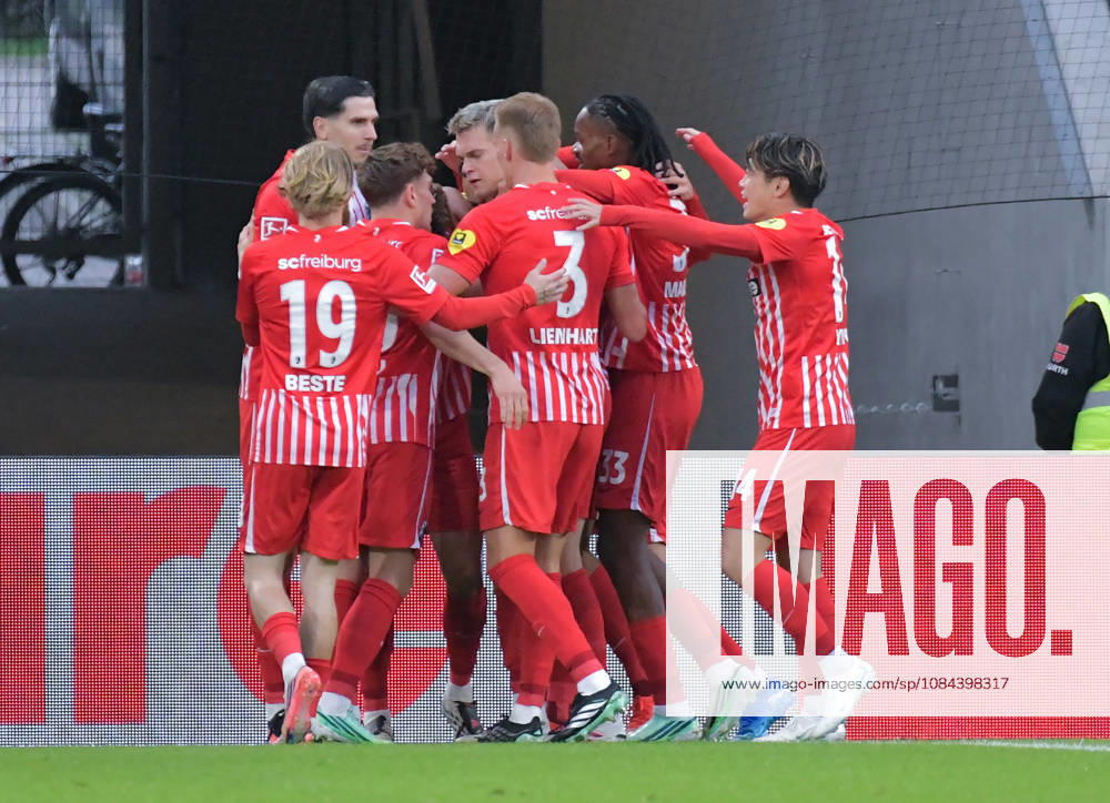 Soccer, Bundesliga 1, SC Freiburg vs. FC Schalke 04, Maximilian Eggestein (SC Freiburg), Goal scored, Goal making it 1–0, celebrating the goal, goal celebration, celebration, to celebrate, celebrating, Freiburg