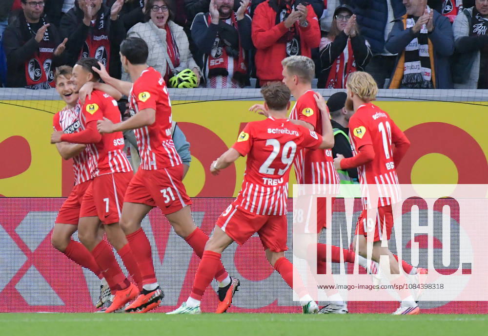 Soccer, Bundesliga 1, SC Freiburg vs. FC Schalke 04, Maximilian Eggestein (SC Freiburg), Goal scored, Goal making it 1–0, celebrating the goal, goal celebration, celebration, to celebrate, celebrating, Freiburg