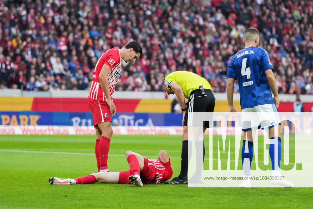 1 Bundesliga: SC Freiburg vs. FC Schalke 04, October 11, 2026. Matthias Ginter of SC Freiburg, 28, remains on the ground after a header duel, and referee Martin Petersen checks on him. 1 Bundesliga: SC Freiburg vs. FC Schalke 04, Europa-Park Stadium, October 11, 2026 DFB and DFL regulations prohibit any use of photographs as image sequences and or quasi-video.