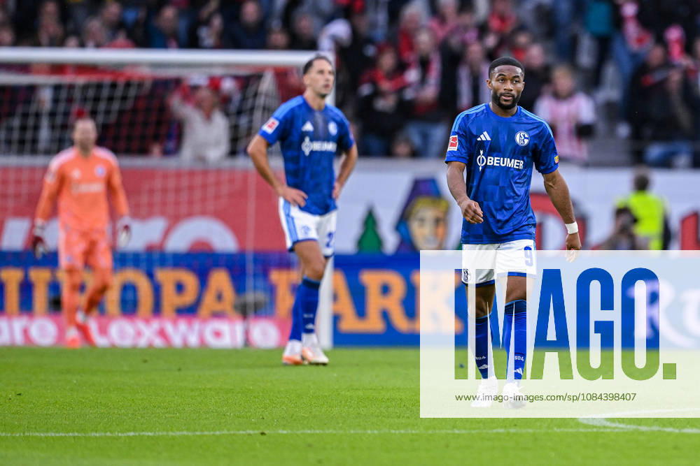 Soccer, 2026–2027 Season, Bundesliga, SC Freiburg vs. FC Schalke 04, The FC Schalke 04 players are disappointed after conceding a goal; Moussa Sylla, FC Schalke 04, xRHR PHOTO YYx