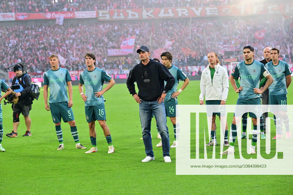Cologne Soccer, Men s, 2026–2027 Season, 1. FC Cologne vs. Borussia Mönchengladbach Huge disappointment: Disappointment among Gladbach fans in the fan section after the final whistle. In the center: Alexander Blessin, Gladbach coach. DFL regulations prohibit any use of photographs as image sequences and or quasi-video. Rhein Energie Stadium, North Rhine-Westphalia, Germany