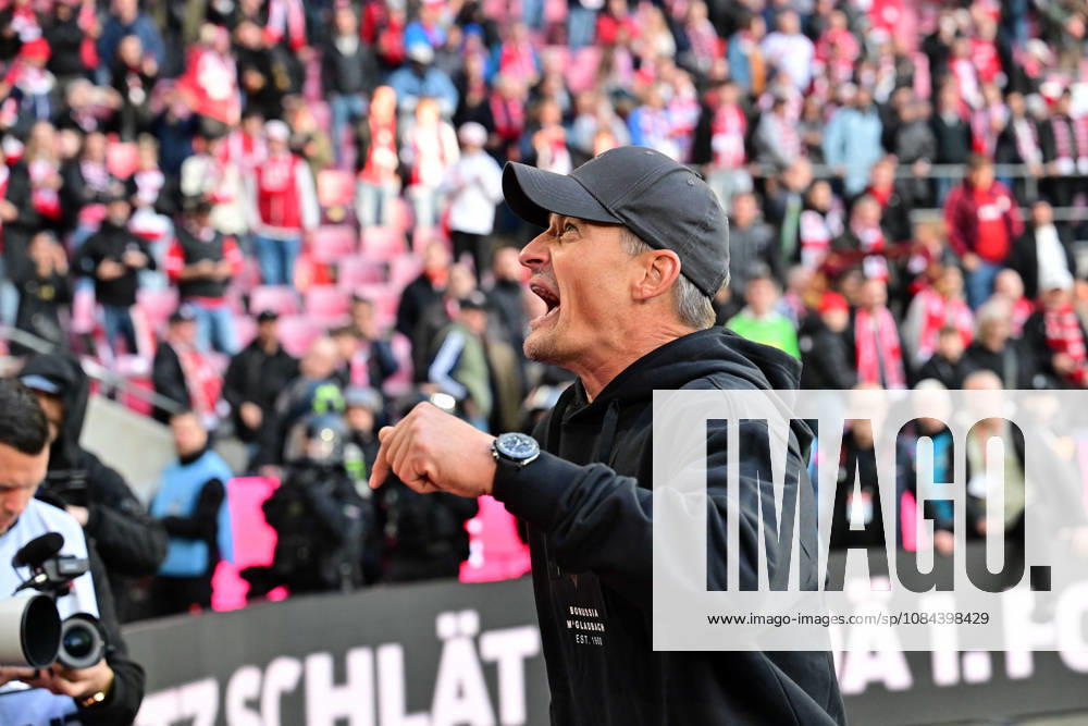 Cologne Soccer, Men s, 2026–2027 Season, 1. FC Cologne vs. Borussia Mönchengladbach: Alexander Blessin, Gladbach’s coach, is seen in the fan section after the game, discussing with the Ultras. DFL regulations prohibit any use of photographs as image sequences and or quasi-video. Rhein Energie Stadium, North Rhine-Westphalia, Germany