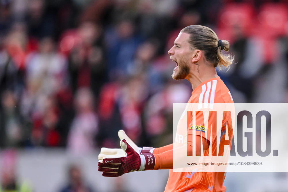 FC Schalke 04 goalkeeper Loris Karius gestures in disappointment during the Bundesliga match between Sport Club Freiburg and FC Schalke 04 at Europa Park Stadion on October 11, 2026, in Freiburg im Breisgau, Germany Photo by Harry Langer DeFodi Images Goalkeeper Loris Karius of FC Schalke 04 gestures and looks dejected during the Bundesliga match between Sport Club Freiburg and FC Schalke 04 at Europa Park Stadion on October 11, 2026, in Freiburg im Breisgau, Germany. Photo by Harry Langer, DeFodi Images. DFB and DFL regulations prohibit any use of photographs as image sequences and or quasi-video. Photo by Harry Langer, DeFodi Images. DFB and DFL regulations prohibit any use of photographs as imSEQUENCES AND OR QUASI-VIDEO