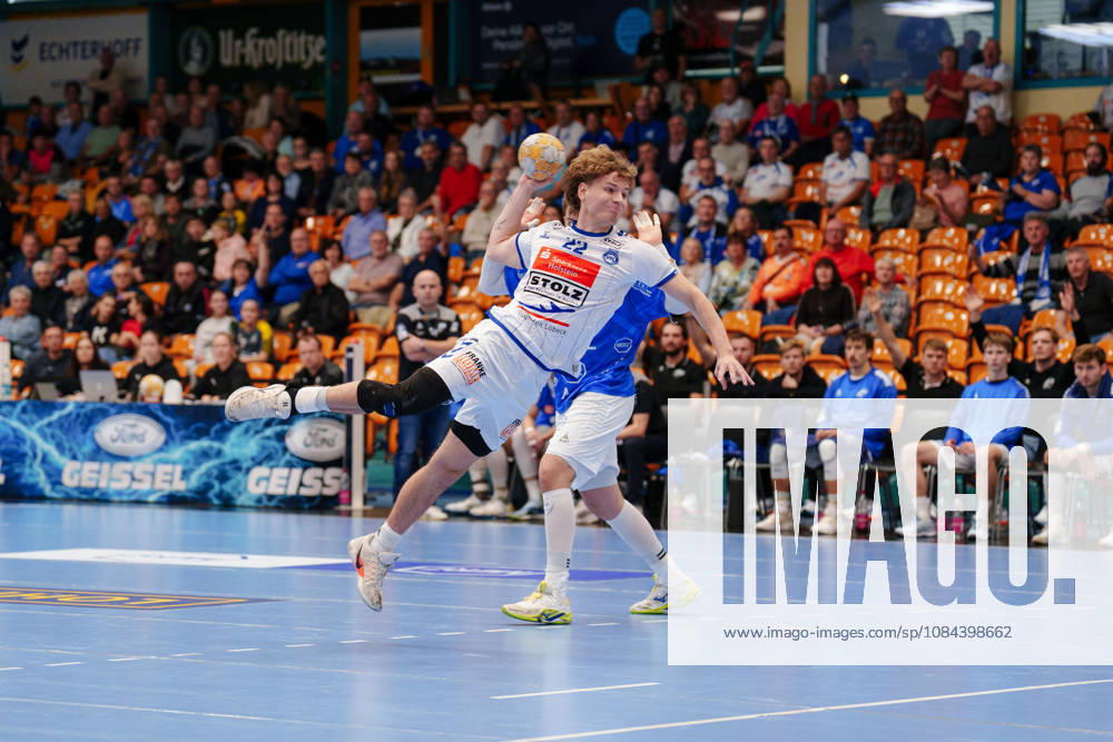 2nd Handball Bundesliga, Matchday 7: Dessau Roßlauer HV 06 vs. VfL Lübeck Schwartau; Magnus Holpert, VfL Lübeck Schwartau, 22 on a jump shot on October 11, 2026, at the Anhalt Arena, Dessau-Roßlau, Saxony-Anhalt, Dessau-Roßlau, Anhalt Arena, Saxony-Anhalt, Germany