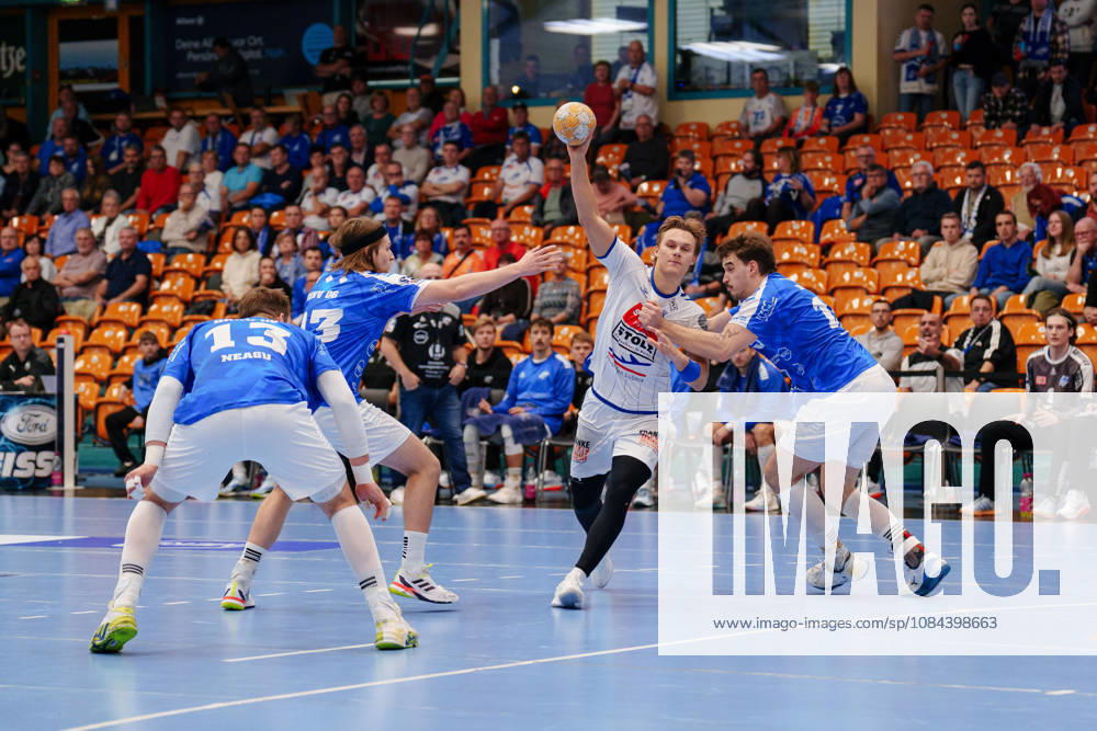 2nd Handball Bundesliga, Matchday 7: Dessau Roßlauer HV 06 vs. VfL Lübeck Schwartau; Einar Nickelsen, VfL Lübeck Schwartau, 42 saved by Marcel Nowak of Dessau Roßlauer HV 06, 15 on October 11, 2026, at the Anhalt Arena, Dessau Roßlau, Saxony-Anhalt, Dessau Roßlau, Anhalt Arena, Saxony-Anhalt, Germany
