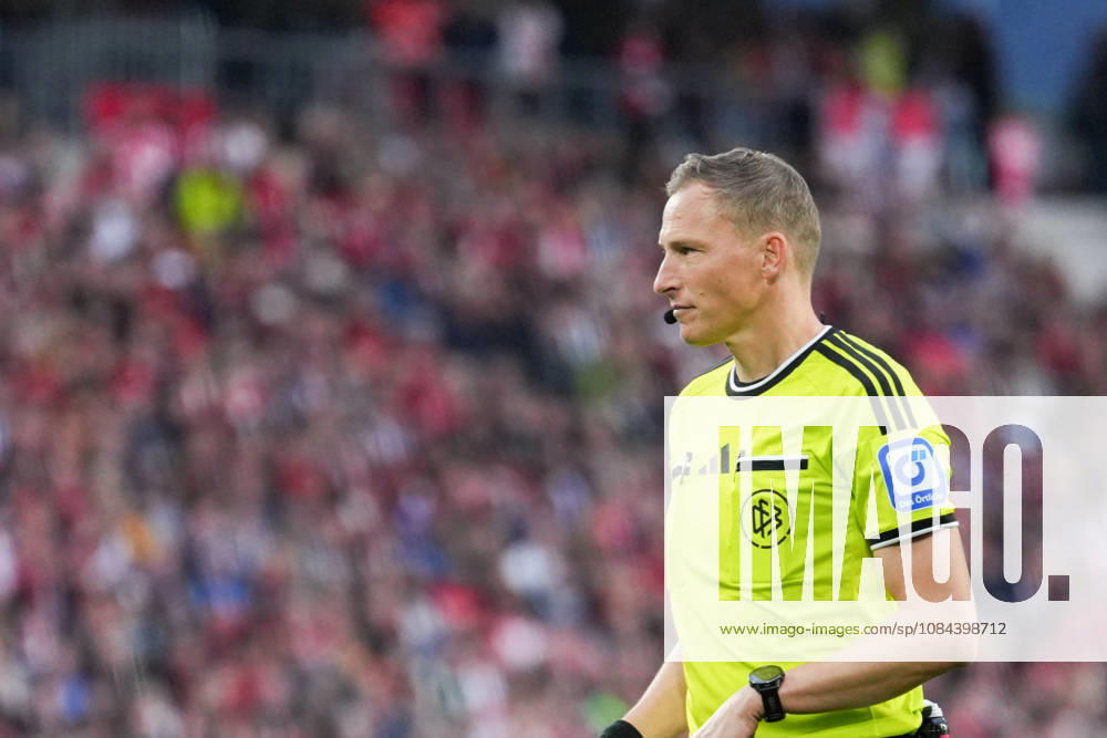 1 Bundesliga: SC Freiburg vs. FC Schalke 04, October 11, 2026; Martin Petersen, Referee; 1 Bundesliga: SC Freiburg vs. FC Schalke 04, Europa-Park Stadium, October 11, 2026 DFB DFL regulations prohibit any use of photographs as image sequences and or quasi-video.