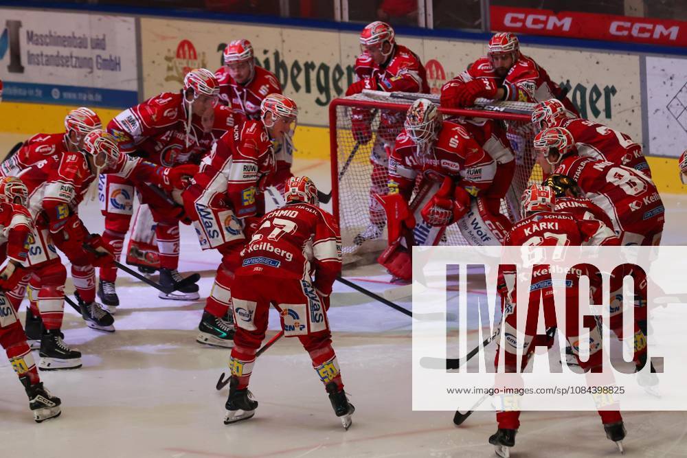 Sahnpark Crimmitschau, October 11, 2026; 2026–27 Season; Ice Hockey; 2nd Bundesliga; Regular Season; Game 8; Saxony Ice Arena; Saxony Derby; Eispiraten vs. Bietigheim Steelers; Eispiraten gather at the goal; Crimmitschau, Saxony, Germany