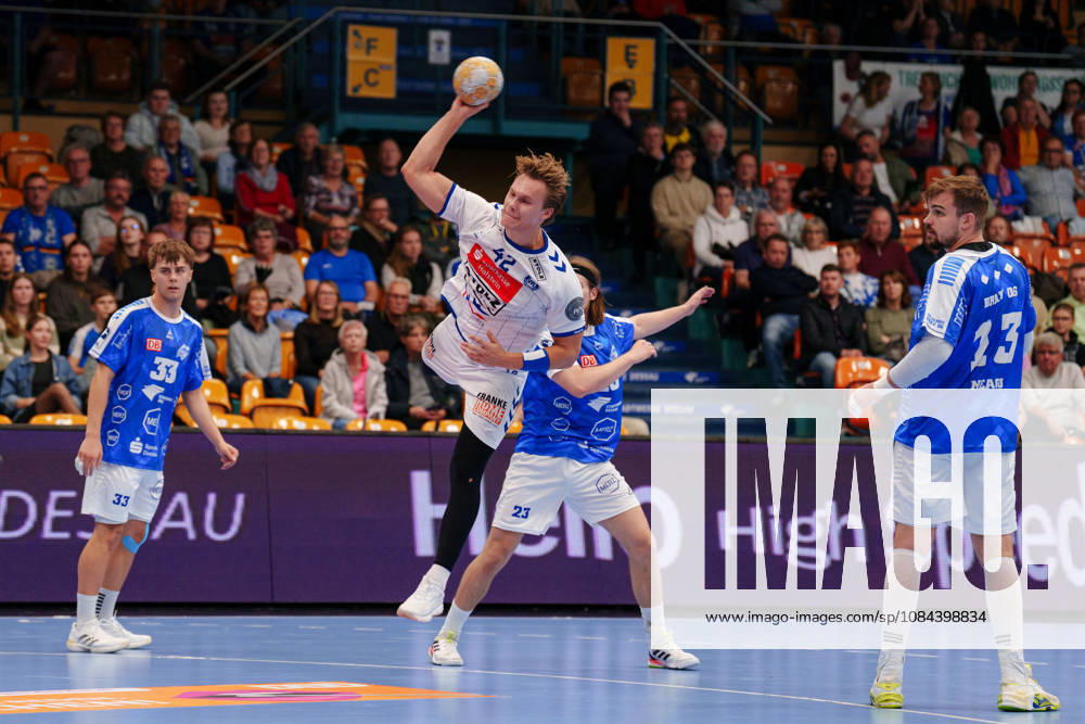 2nd Handball Bundesliga, Matchday 7: Dessau Roßlauer HV 06 vs. VfL Lübeck Schwartau; Einar Nickelsen, VfL Lübeck Schwartau, 42 on a jump shot on October 11, 2026, at the Anhalt Arena, Dessau-Roßlau, Saxony-Anhalt, Dessau-Roßlau, Anhalt Arena, Saxony-Anhalt, Germany