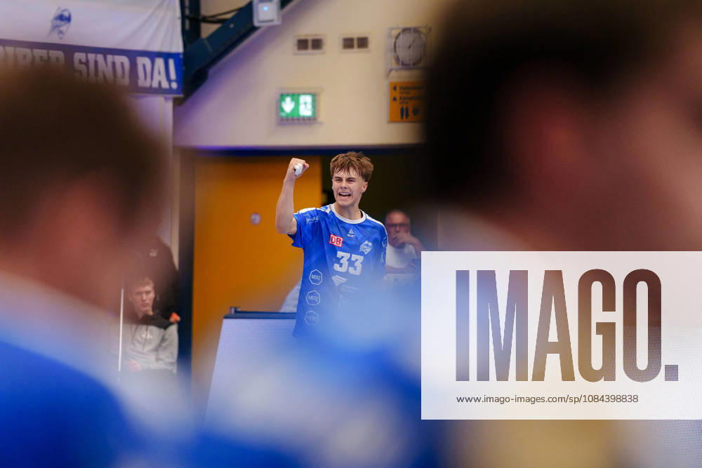 2nd Handball Bundesliga, Matchday 7: Dessau Roßlauer HV 06 vs. VfL Lübeck Schwartau, Simon Sirot, Dessau Roßlauer HV 06, 33 clenches his fist on October 11, 2026, at the Anhalt Arena, Dessau-Roßlau, Saxony-Anhalt, Dessau-Roßlau, Anhalt Arena, Saxony-Anhalt, Germany