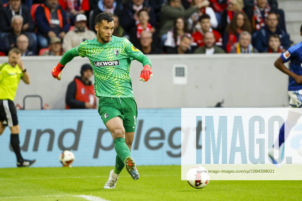 Mio Backhaus, SC Freiburg, No. 1 on the Ball, Germany, Soccer, Bundesliga 1, Matchday 5, 2026–2027, SC Freiburg vs. FC Schalke 04, October 11, 2026, Freiburg im Breisgau, Europa-Park Stadium, Germany