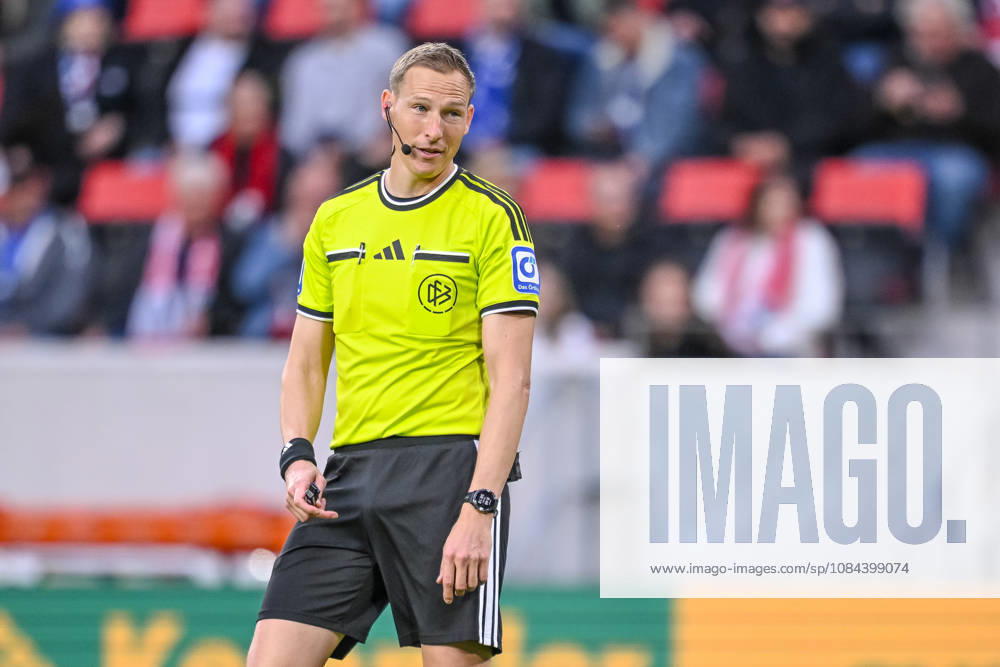 Referee Martin Petersen looks on during the Bundesliga match between Sport Club Freiburg and FC Schalke 04 at Europa-Park Stadium on October 11, 2026, in Freiburg im Breisgau, Germany Photo by Harry Langer DeFodi Images Referee Martin Petersen looks on during the Bundesliga match between Sport Club Freiburg and FC Schalke 04 at Europa Park Stadion on October 11, 2026, in Freiburg im Breisgau, Germany. Photo by Harry Langer, DeFodi Images. DFB and DFL regulations prohibit any use of photographs as image sequences and or quasi-video. Photo by Harry Langer, DeFodi Images. DFB and DFL regulations prohibit any use of photographs as imSEQUENCES AND OR QUASI-VIDEO
