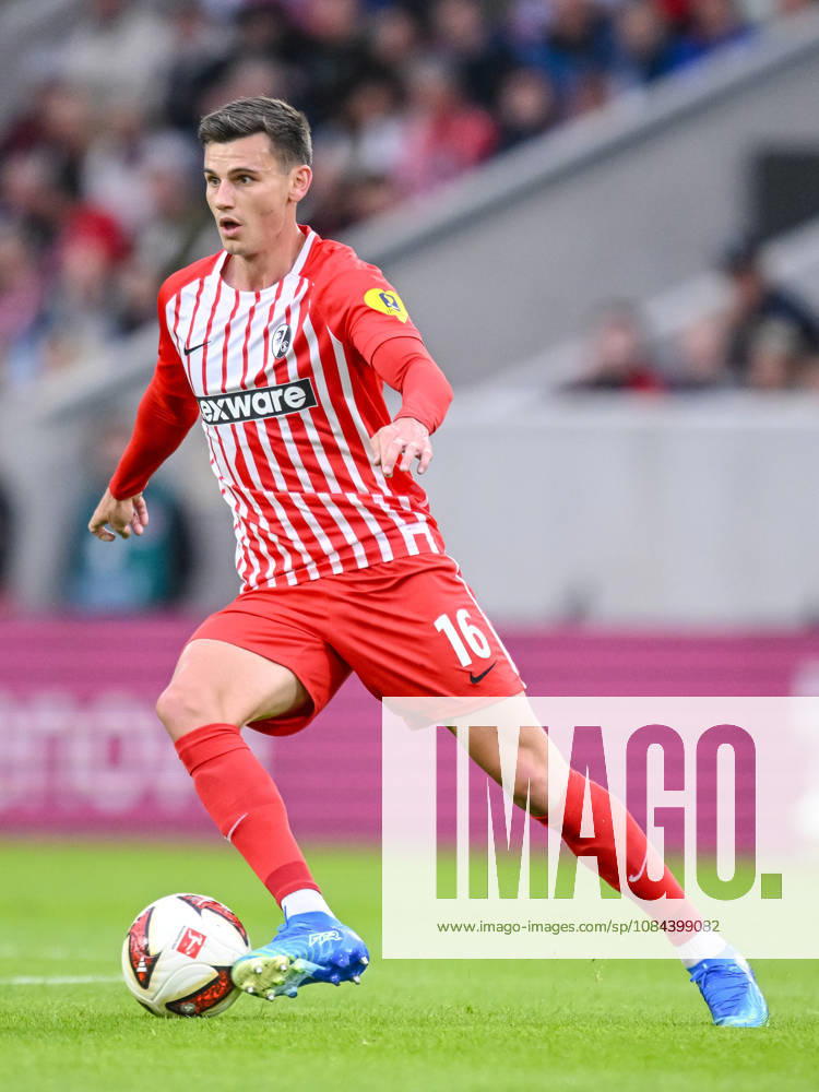 Yannik Engelhardt of SC Freiburg in action, on the ball, making a solo run during the Bundesliga match between Sport Club Freiburg and FC Schalke 04 at Europa-Park Stadium on October 11, 2026, in Freiburg im Breisgau, Germany Photo by Harry Langer DeFodi Images Yannik Engelhardt of SC Freiburg controls the ball during the Bundesliga match between Sport Club Freiburg and FC Schalke 04 at Europa Park Stadium on October 11, 2026, in Freiburg im Breisgau, Germany. Photo by Harry Langer, DeFodi Images. DFB and DFL regulations prohibit any use of photographs as image sequences and or quasi-video. Photo by Harry Langer, DeFodi Images. DFB and DFL regulations prohibit any use of photographs as imSEQUENCES AND OR QUASI-VIDEO
