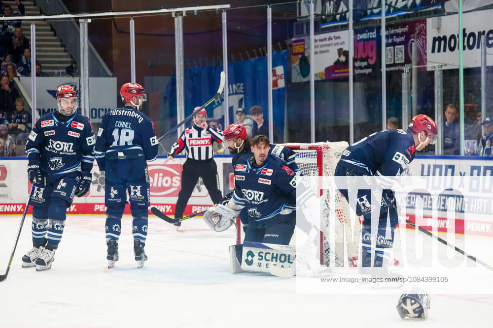 Goalie Joacim Eriksson of the Schwenninger Wild Wings, 60, without a helmet; behind him is Dominik Bittner of the Schwenninger Wild Wings, 07, GER, Schwenninger Wild Wings vs. EHC Red Bull Munich, ice hockey, PENNY DEL, Matchday 8, 2026–2027 season, October 11, 2026, GER, Schwenninger Wild Wings vs. EHC Red Bull Munich, Ice Hockey, PENNY DEL, Matchday 8, 2026–2027 season, October 11, 2026, Schwenningen