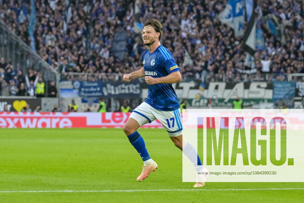 Celebration following Adrian Gantenbein s goal to tie the score at 1-1, FC Schalke 04, 17 GER, SC Freiburg vs. Schalke 04, Soccer, Bundesliga, Matchday 5, 2026–2027 Season, October 11, 2026 DFL and DFB regulations prohibit any use of photographs as image sequences and or quasi-video GER, SC Freiburg vs. Schalke 04, Soccer, Bundesliga, Matchday 5, 2026–2027 Season, October 11, 2026, Freiburg