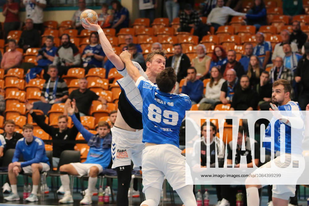 Men s Handball 2026–2027, 2nd Division, Matchday 7: Dessau Roßlauer HV 06 vs. VfL Lübeck Schwartau at Anhalt Arena, Dessau. Ole Hagedorn (Lübeck), 10, in a one-on-one battle with Niklas Döbbel (Dessau, 69, blue) Dessau Roßlau Saxony-Anhalt Germany