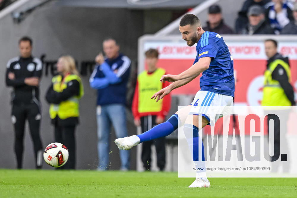Hasan Kurucay of FC Schalke 04 in action, on the ball, making a solo play during the Bundesliga match between Sport Club Freiburg and FC Schalke 04 at Europa-Park Stadium on October 11, 2026, in Freiburg im Breisgau, Germany Photo by Harry Langer DeFodi Images Hasan Kurucay of FC Schalke 04 controls the ball during the Bundesliga match between Sport Club Freiburg and FC Schalke 04 at Europa Park Stadium on October 11, 2026, in Freiburg im Breisgau, Germany. Photo by Harry Langer, DeFodi Images. DFB and DFL regulations prohibit any use of photographs as image sequences and or quasi-video. Photo by Harry Langer, DeFodi Images. DFB and DFL regulations prohibit any use of photographs as imSEQUENCES AND OR QUASI-VIDEO