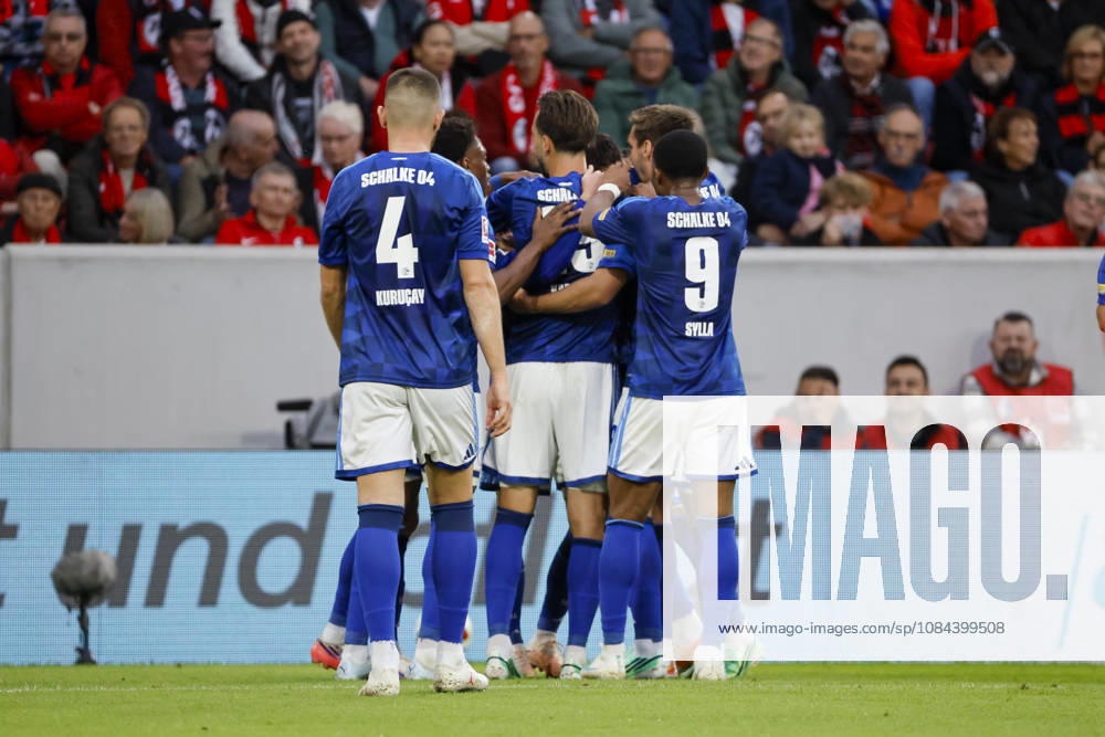 FC Schalke 04 celebrates Adrian Gantenbein s goal that tied the game at 1-1; FC Schalke, 17; joy, excitement, positive emotions, goal, Germany, soccer, Bundesliga 1, Matchday 5, 2026–2027, SC Freiburg vs. FC Schalke 04, October 11, 2026, Freiburg im Breisgau, Europa-Park Stadium, Germany